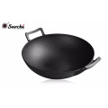 Pre-sazonado fondo negro plano de hierro fundido hecha a mano wok